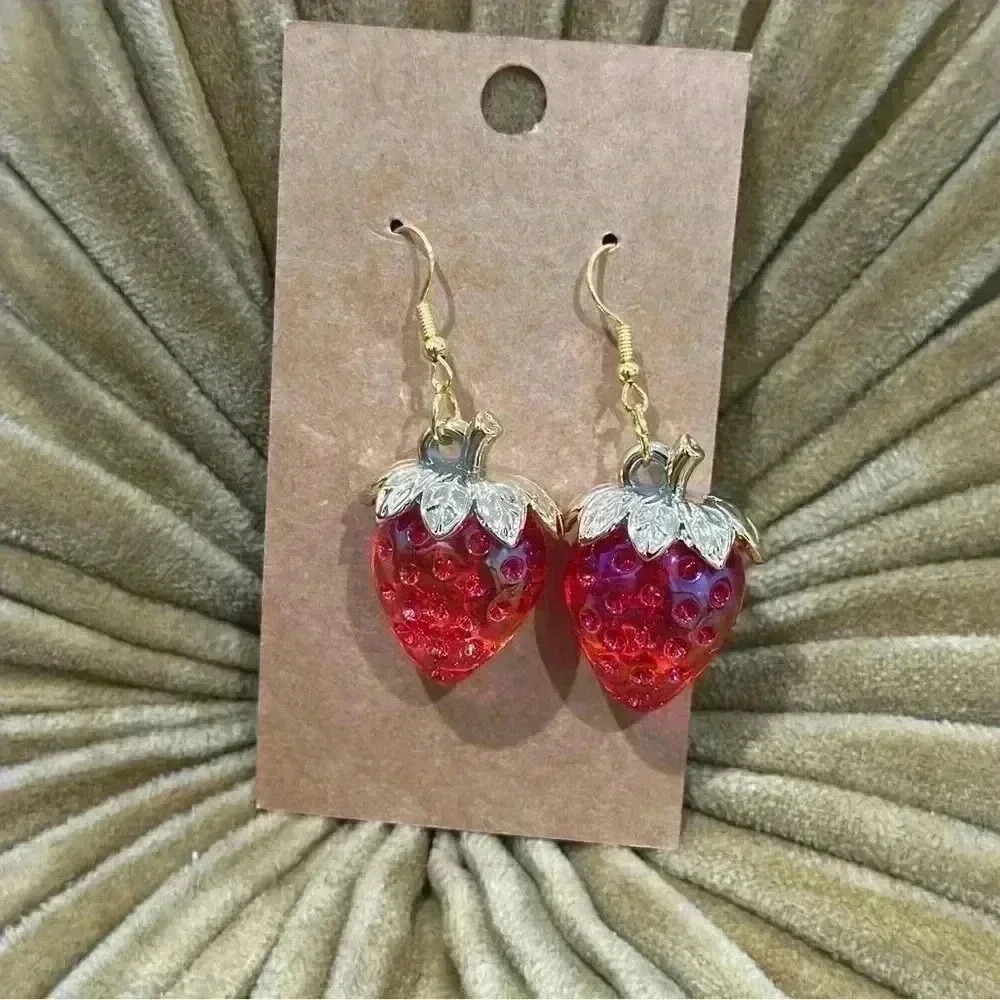 Handmade strawberry earrings - Picture 2 of 2